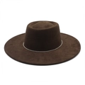 Bruine vintage suède boater hat met brede rand en decoratieve kleurrijke strass-ketting - M(56-59CM) / Bruin