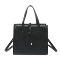 Minimalistische schwarze Lederhandtasche mit Doppelgriffen und Metallakzent auf Weiß - Schwarz