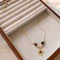 Collana di perle barocche con ciondolo a fiore dorato e pietre occhio di tigre - Collana con ciondolo con perline a fiore in occhio di tigre dorata - circonferenza circa 70 cm