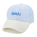 Dettaglio cappellino a righe blu con ricamo Shhh! e visiera color beige - M (56-58cm) / Blu