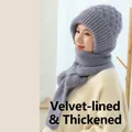 Detail of purple-gray knit hood scarf with diamond pattern and cozy fleece lining - Pineapple Texture / Gray