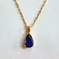 Collana a catena dorata con un ciondolo in zircone blu scuro con taglio a pera - Settembre