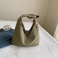 Olive green canvas tote bag with knot handle and spherical drawstring detail - No Pendant / Green