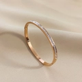 Elegante bracciale in acciaio al titanio oro rosa con pavé completo di zirconi - Oro rosa