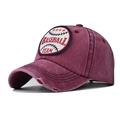 Cappellino da baseball bordeaux slavato con ricamo vintage e bordi consumati - Borgogna