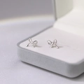 Eleganti orecchini a lobo con fiocco in argento sterling S925 in un portagioie grigio - Argento / Argento 925