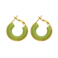 Boucles d'oreilles minimalistes en titane doré avec anneaux en résine vert clair - Style Créoles en C Or + Vert (KE028)