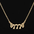 Collier en acier inoxydable doré avec le numéro d'ange 777 et des ailes de papillon - 777 / Or