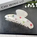 Elegante pinza para el cabello de acetato blanco translúcido con flores de pedrería - Cola de Pez 11.2CM