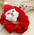 Chouchou de Noël en velours rouge orné d'une figurine de Père Noël en peluche 3D - Tête de Père Noël #2