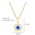 Dettaglio collana cuore corona dorata con pietra blu e dimensioni: 2,2cm x 1,6cm - Stile Corona (E125)