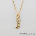 Collier en acier titane doré avec pendentif lettre J serti de cristaux et chaîne fine - Lettre J