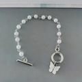 Bracelet en perles argentées avec pendentif papillon et fermoir en T élégant - 3043