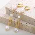 Détail de boucles d'oreilles à franges dorées avec perles baroques sur pierre - Longues Boucles d'Oreilles Pendantes Perles Gland(KE106223-WGJD)