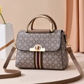 Sac à main élégant gris-brun à motifs avec bande rouge-bleue et poignée métal - Kaki