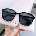 Gafas de sol polarizadas cuadradas negras con estuche de cuero blanco de grano fino - Montura Negra Lentes Grises