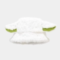 Dettaglio del cappello invernale in peluche bianco con lunghe orecchie verdi vivaci - Bianco
