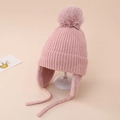 Détail du bonnet en tricot rose avec doublure polaire douce et pompon pour l'hiver - 5-12 Ans / Rose