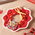 Collier tricoté rouge pour animaux avec broderie de danse du lion et perles dorées - M (jusqu'à 6kg) / Dragon du Printemps