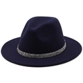 Détail du chapeau fedora en laine bleu foncé avec bandeau décoratif à paillettes argentées - Bleu marine