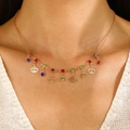 Détail du collier doré avec pendentifs œil maléfique et strass multicolores sur mannequin - Style de Mauvais Œil de Couleur Mixte (4359)