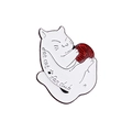 Spilla smaltata Fat Cat Fan Club gatto bianco con gomitolo di lana rossa - Gatto bianco con gomitolo di lana rosso