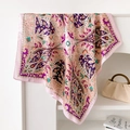 Foulard quadrato in finta seta rosa con motivo floreale paisley su stand bianco - 70*70cm / Bordo Bianco (FJ940-3)