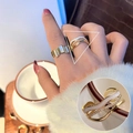 Elegante anillo dorado de doble cadena con esmalte blanco y detalles de corazones - JZ6134 Anillo de Diamantes de Imitación de Onda Dorada