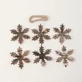 Set di 6 ciondoli a fiocco di neve in legno naturale con corda di iuta per albero Natale - Pendaglio in Legno Stile Fiocco di Neve (Set di 6)