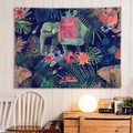 Dettaglio di un arazzo bohémien con elefante decorato e foglie tropicali in un interno - 150x130cm / Elefante indiano e piante tropicali