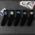 Pack of 5 black crew socks with colorful graffiti streetwear patterns and letter prints - One Size / Black Printed Series (10-19-13-06-15)