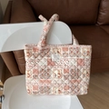 Detaillierte Patchwork-Stofftasche mit Hasen-Illustration und floralen Mustern - Ziegelrot Groß Gitter Hase Blumenmuster