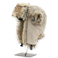 Dettaglio del colbacco in pelle grigia con fodera in pelliccia spessa e fibbia - XL (58-60cm) / Cappello Trapper / Bianco Sporco