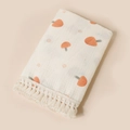 Détail de couverture en gaze de coton pour bébé avec motif champignon et franges - 80*65 cm / Champignon