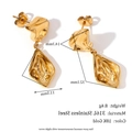 Unregelmäßige 18K vergoldete Edelstahl-Ohrringe mit zerknitterter Metallstruktur-Optik - Gold
