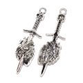 Pendenti gotici a forma di cuore con spada e teschio in argento antico, fronte e retro - A4-001-Spada Teschio Cuore / Argento Antico