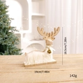 Renne de Noël en bois nordique avec fourrure blanche, clochette dorée et accents festifs - Renne couché doré