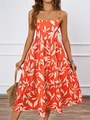 Dettaglio del design a balze della gonna su questo abito midi estivo a fiori arancio - S / Stampa Rosa