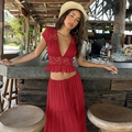 Dettaglio di un completo rosso due pezzi in pizzo con top a volant e gonna a balze - S / Rosso