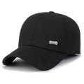 Gorra de invierno gruesa para hombre en negro con placa metálica plateada SPORT - Etiqueta Plateada Gris