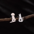 Orecchini asimmetrici a gatto e cane in acciaio inossidabile con cuore su un ramo - Color Acciaio
