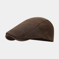 Perfil lateral detallado de una gorra plana marrón oscuro con textura de punto fino - Ajustable / Marrón Oscuro