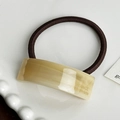Minimalist beige acetate hair tie with tortoise texture and brown elastic band - 4.4cm / Light Coffee