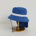 Dettaglio cappello parasole blu scuro ad asciugatura rapida con protezione nuca e laccio - 54cm 3-8 Anni / Blu scuro
