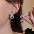 Élégantes boucles d'oreilles doubles rondes dorées avec pierres bleu foncé et cristaux - Or Bleu