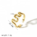 Minimalistischer vergoldeter Wellen-Ring aus Edelstahl für Damen in Gold - Goldener Wellenring (TR7098)