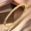 Vista detallada del brazalete dorado trenzado con cuentas pulidas de estilo lujoso - Dorado