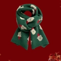 Detail eines grünen Strickschals mit festlichen Weihnachtsmann-Mustern und weichem Stoff - Weihnachtsmann Grün
