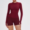 Ensemble de yoga bordeaux sans couture avec haut à manches longues et short de sport - S / Haut Et Bas / Manches Longues + Shorts / Rouge Cerise