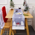 Camino de mesa navideño con gnomos y copos de nieve sobre fondo púrpura decorativo - Gris